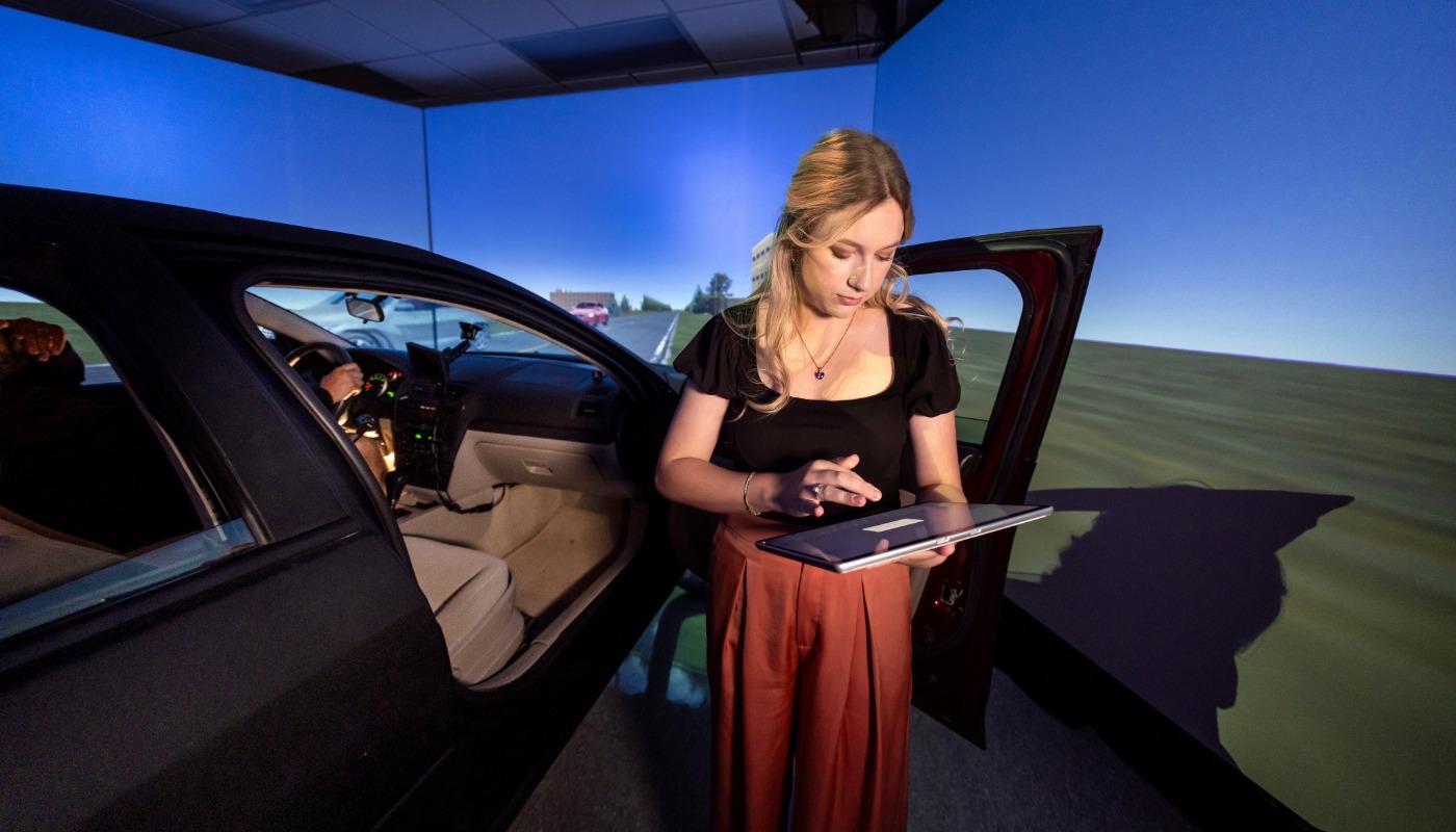 Photo of LSU Honors student Hannah Hauck working on research